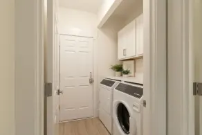 Large Open Home on Golf Course with Chef's Kitchen - Image 2