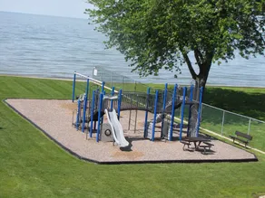 Condos Situé sur le LAC ÉRIE avec plage, piscine et à Port Clinton. Près de Jet Express - Image 3