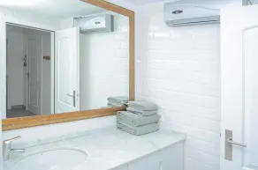 Nouvelle 1ère ligne: WIFI, A / C, radiateurs élect. et parking. Pour l'hiver et l'été - Image 3