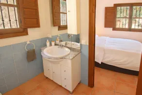 Villa Roble – Magnificent Villa for 8 People, HEATED POOL & Pet Friendly - Image 3