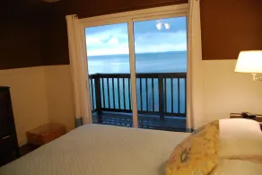 Edgewater Cottage - Privat Lakefront Getaway - Image 5