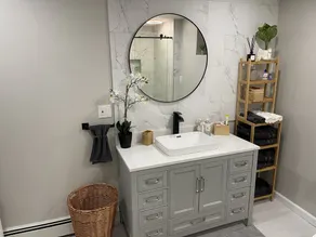 Modern long island guest suite - Image 2
