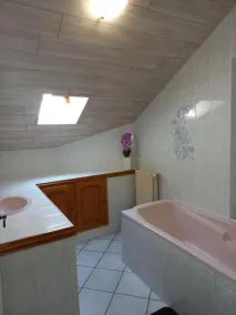 Maison avec  une grande terrasse vue sur la montagne - Image 2