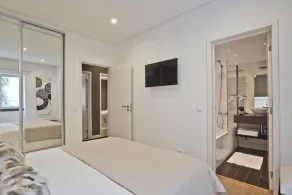 A modern apartment in Cascais Center - Image 5