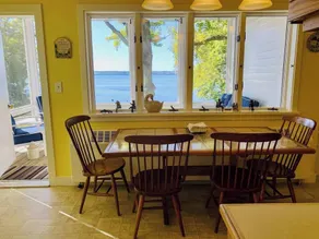 Lakefront Home i hjärtat av Aurora, Sunset Views, Enorm Backyard - Image 4