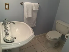 Nottingham Turret Rm w Queen Bed, Near UVaWise & Main St,  Private Detached Bath - Image 4