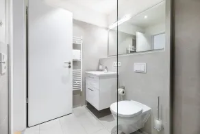 Ultra-modern 1-room apartment for two people in an exceptional harbor location - Image 5