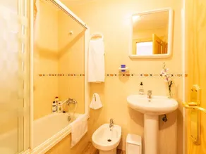 Apto Castell Beach. Apartamento con amplia terraza junto al mar. - Image 2