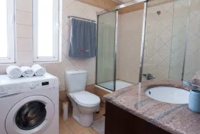 Luxe 3 Bd Penthouse 5 Min from Drosia Square - Image 2