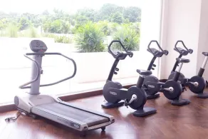 Luxury studio apartment less than 10minutes from the Airport. - Image 2
