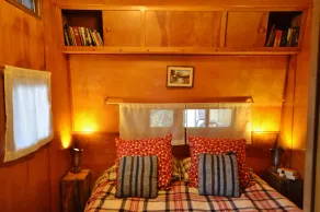 Tin Poppy Cabin: Solar-Powered Off-Grid Forest Stay with Wi-Fi & Private Trails. - Image 5