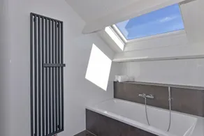 Waterfront penthouse with roof terrace and private jetty - Image 3