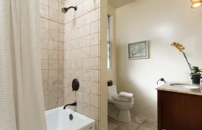 Two Bedroom Craftsman Cottage, near downtown Santa Barbara - Image 2