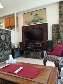 Discover Lake Farmhouse next to 100 acres - Image 4
