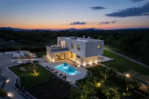 Modern Villa M30 with private pool, 3 en-suite bedrooms - Image 5