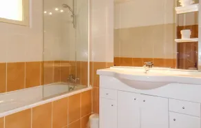 Awesome Home In Pierrerue - Image 2