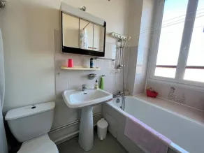 Charming Studio with Internet, Close to Spa & Downtown, Pets Allowed - Image 3