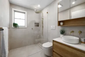 Stylish 5-Bedroom Home + Pool Near Cronulla Beach - Image 3