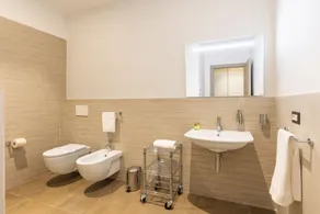 GuestHost - Cozy apartment equipped with all comforts to accommodate up to 6 people, with two bedrooms and two bathrooms. The accommodation is located in a modern condominium complex with a shared swimming pool and enjoys a pleasant view of the shared ga - Image 2