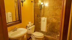 MOUNTAIN FAMILY ESCAPE w Private Creek, HOTTUB. close to local WEDDING venues - Image 3