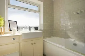 Stylish House • Sleeps 6 • Driveway Parking • Garden • Fast Wifi • Self-Check-In • Yoko Property - Image 3