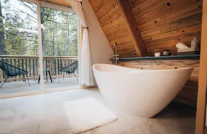 Modern A-Frame cabin w/ hot tub • close to Bend, Crater Lake, Mt Bachelor resort - Image 5