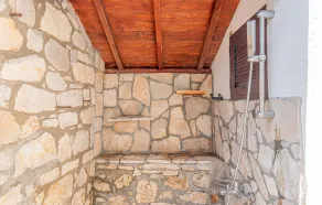 Pet Friendly Home In Danilo - Image 2