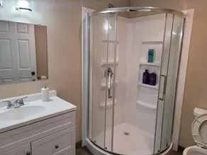 This beautiful comfy basement apartment 5 minutes from the park. - Image 2