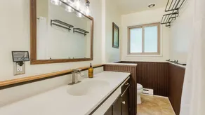 Lodge at Deception Pass by Avantstay Trails, Hot Tub, Walk to Cornet Bay - Image 3