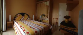 Lys, rolig og centralt beliggende lejlighed med balkon og aircondition - Image 4