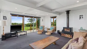 Stunning home close to beach and island attractions. - Image 5