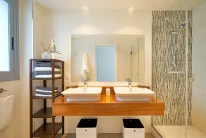 Magnificent apartment with terrace and garden overlooking the sea and the Golf - Image 2