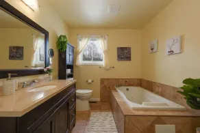Lake view 3-bedroom cottage- Hot tub & Pool table - Image 5