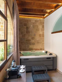 Jivaeri Luxury Suites - Image 3