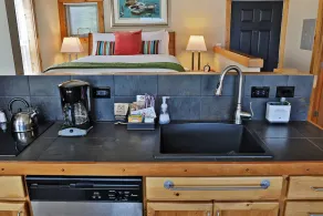 Waterfront 2 bedroom condo - private deck offering spectacular views - Image 5