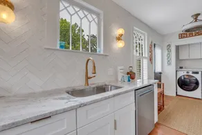 Remarkable Isle of Hope Bungalow w/ Parking and Large Yard by Lucky Savannah - Image 3