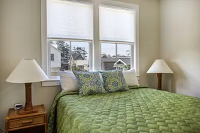 Seabrook Salt and Cedar | Hot Tub, 2Min to Beach | 4BR, Sleeps 12, North Glenn - Image 5