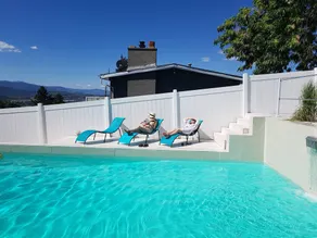 Goditi la vista sulla città Dalla tua piscina privata e vasca idromassaggio - Image 3