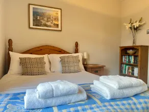 An idyllic coastal cottage minutes from the beach - Image 3