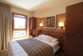 Modern furnished apartment with beautiful views at the slopes (ski-in ski-out) - Image 3