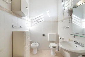 Celsi Apartment with Sea View - Image 5
