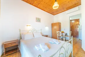 Korina Studios with Sea View, A/C & Wi-Fi - Image 4