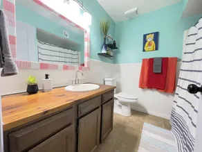 RETRO ABSTRACT, 4 BEDROOM WITH A COMPLIMENTARY HEATED POOL - Image 2