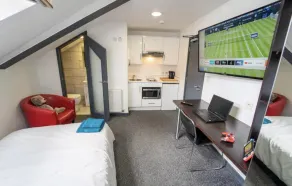 Fully Serviced studio available close to the city - Image 2
