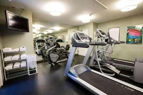 Best Place to Stay in Austin! Free Breakfast, Outdoor Pool, Pets Allowed! - Image 2