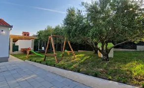 Modern House W.large Garden & Children Playground - Image 2