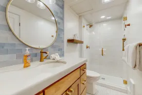 Lovely home with mountainview, fireplace, tennis, skiing, & washer/dryer - Image 2