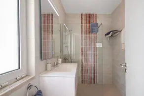 Ferienhaus 'Townhouse Ramas' mit Meerblick, WLAN und Klimaanlage - Image 2