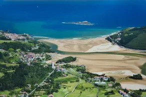 Spectacular designer house, with heated pool, 8 minutes from the beach. - Image 2