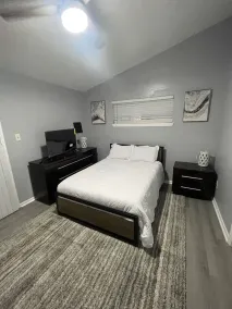 Cozy 1 bedroom, 1 bathroom condo - Image 3